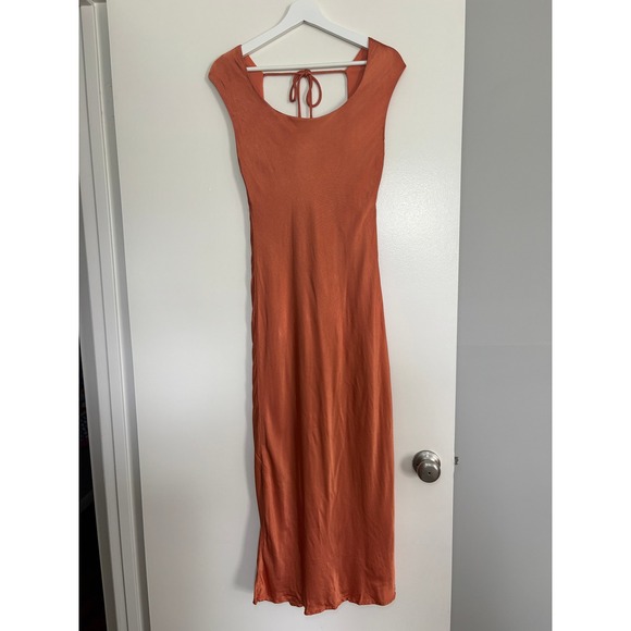 ASTR The Label Dresses & Skirts - ASTR The Label Midi Dress Medium Rust Orange Satin Open Tie Back Cap Sleeve